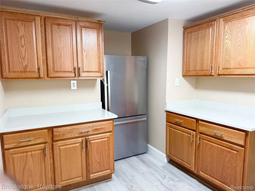 18374 Mesle Street Roseville City MI 48066