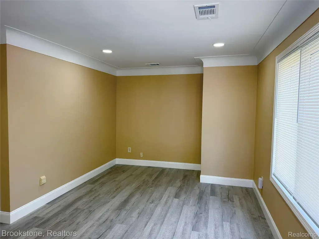18374 Mesle Street Roseville City MI 48066