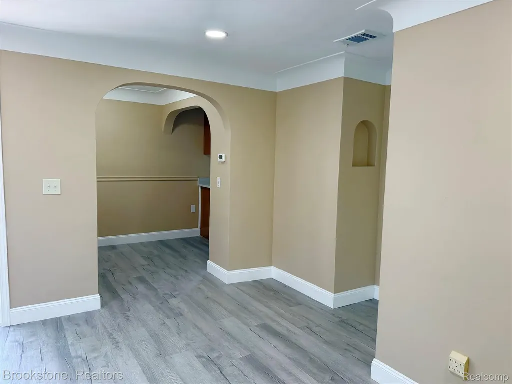18374 Mesle Street Roseville City MI 48066