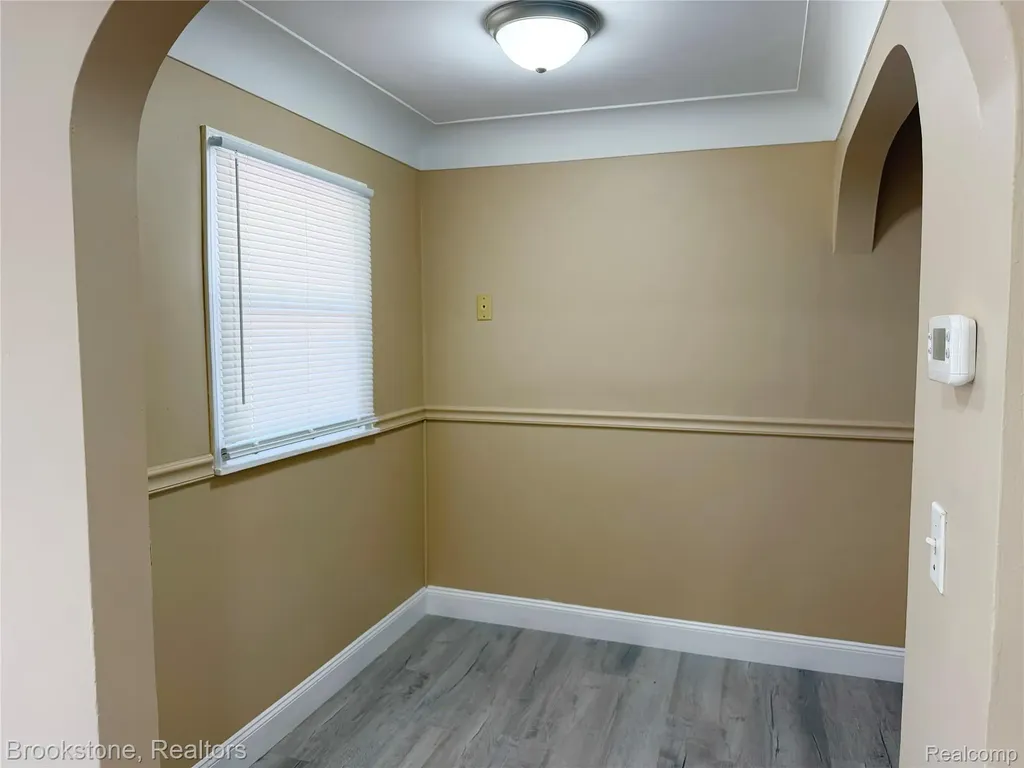 18374 Mesle Street Roseville City MI 48066