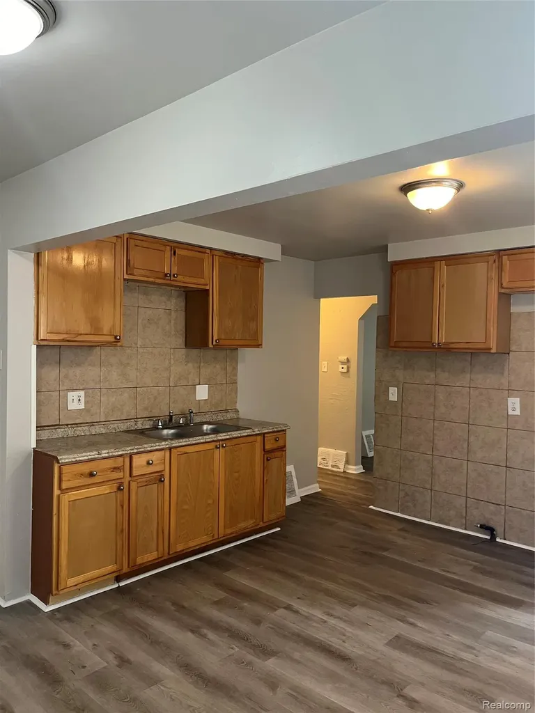 19650 W Chicago Street Detroit City MI 48228