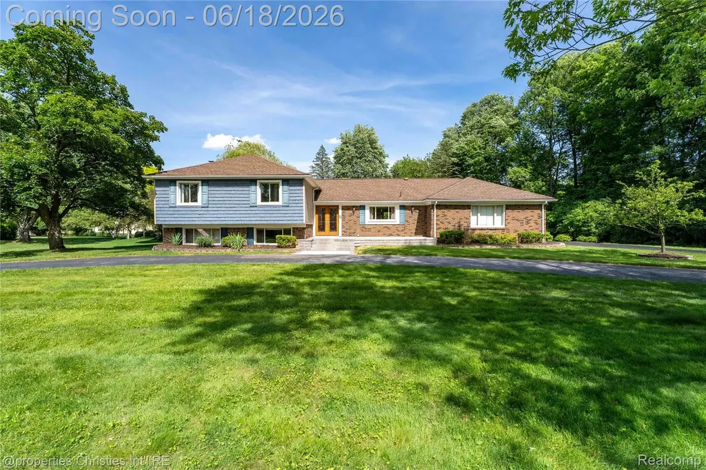 30130 Marimoor Street Beverly Hills Village MI 48025