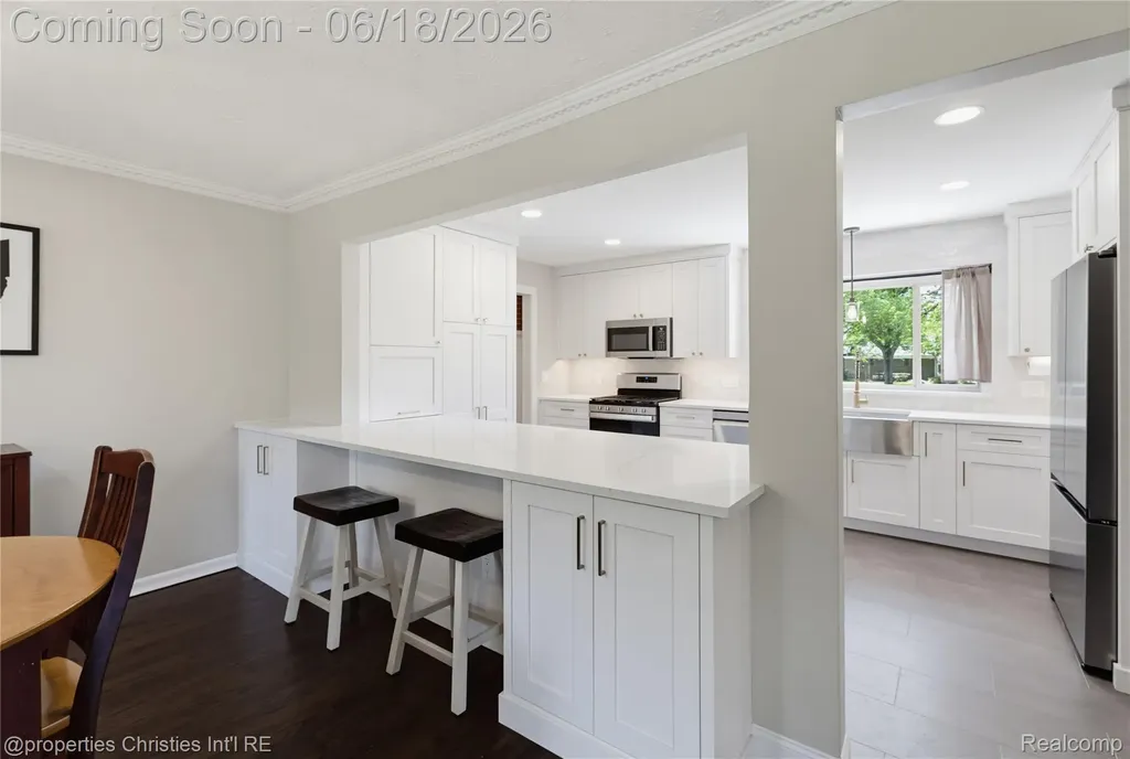 30130 Marimoor Street Beverly Hills Village MI 48025