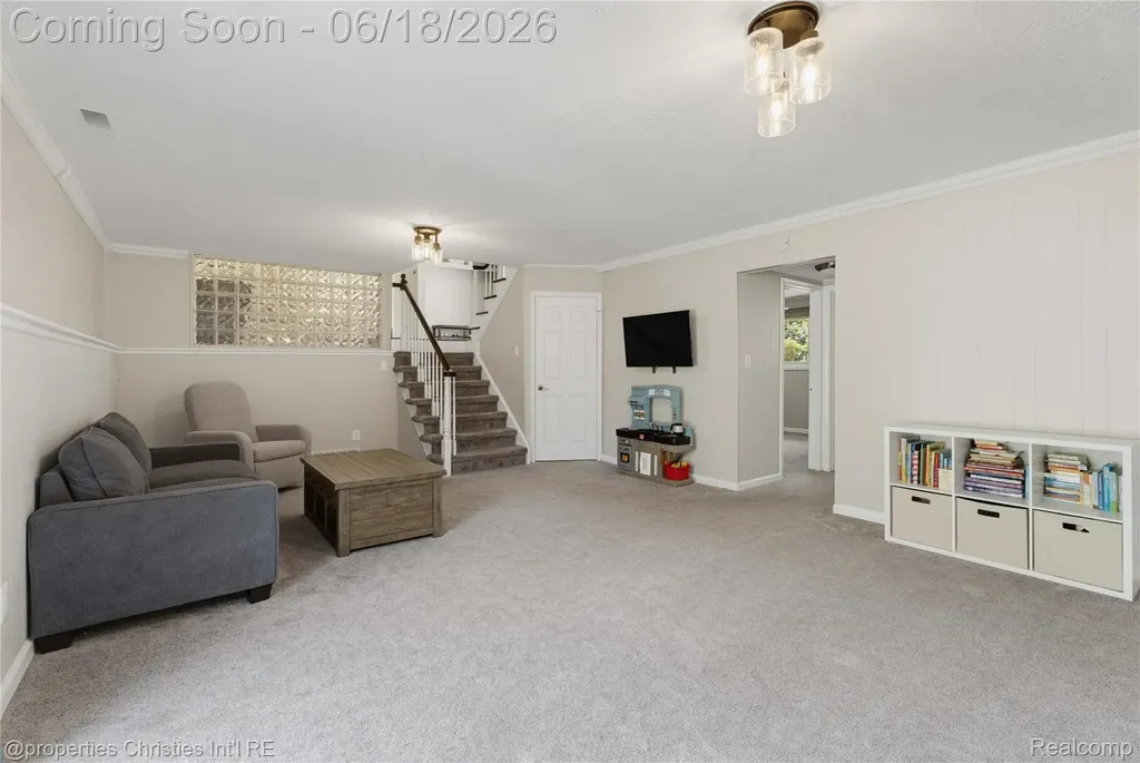 30130 Marimoor Street Beverly Hills Village MI 48025