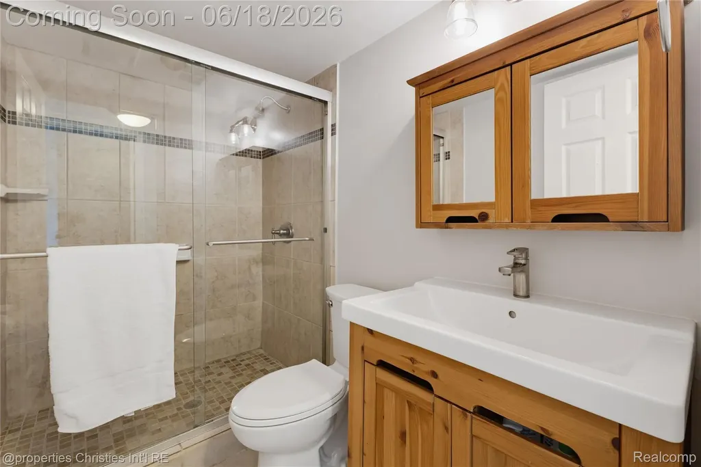 30130 Marimoor Street Beverly Hills Village MI 48025