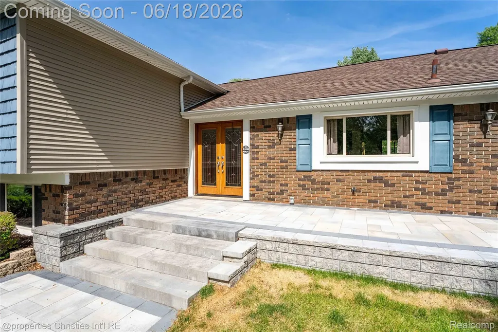 30130 Marimoor Street Beverly Hills Village MI 48025