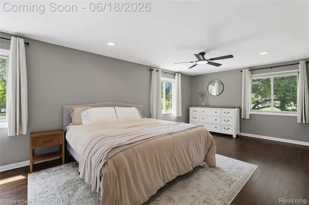 30130 Marimoor Street Beverly Hills Village MI 48025