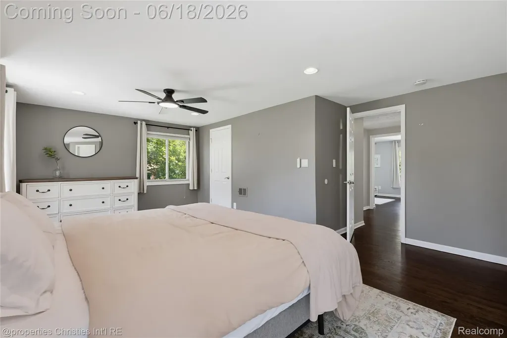 30130 Marimoor Street Beverly Hills Village MI 48025