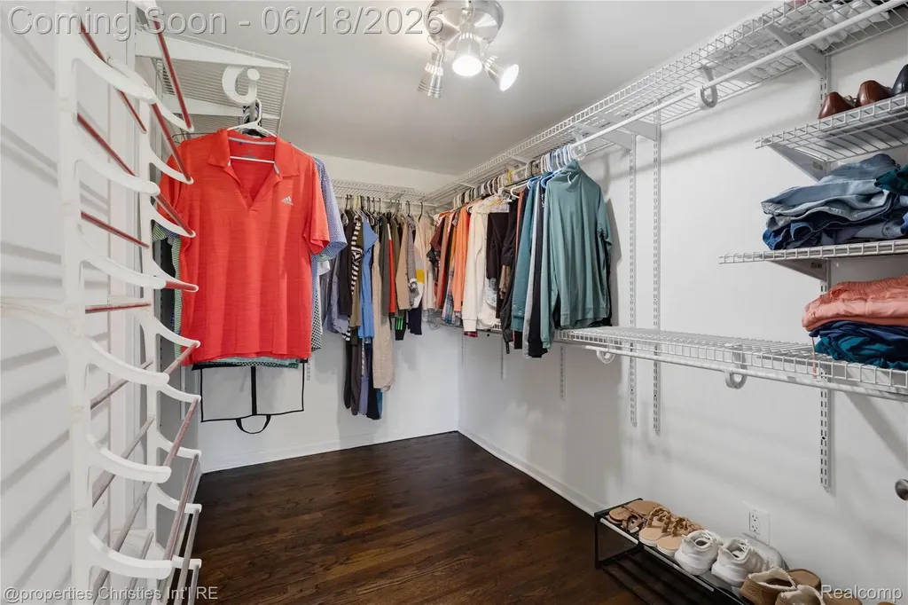 30130 Marimoor Street Beverly Hills Village MI 48025