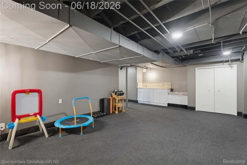 30130 Marimoor Street Beverly Hills Village MI 48025