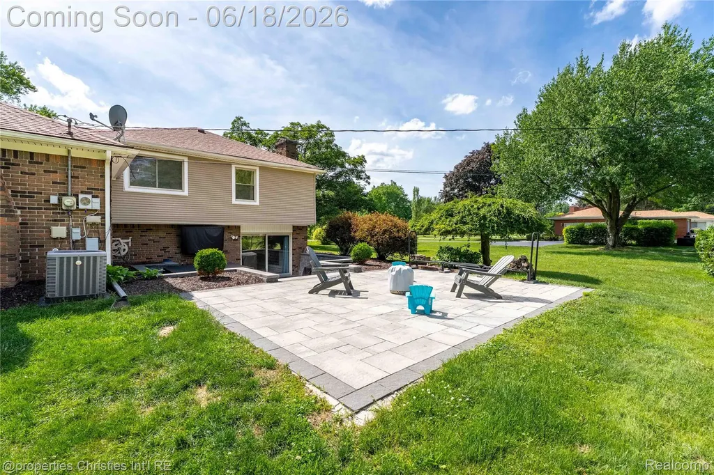 30130 Marimoor Street Beverly Hills Village MI 48025