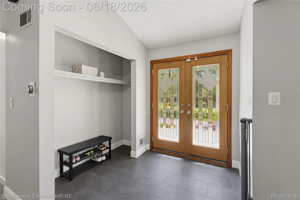 30130 Marimoor Street Beverly Hills Village MI 48025