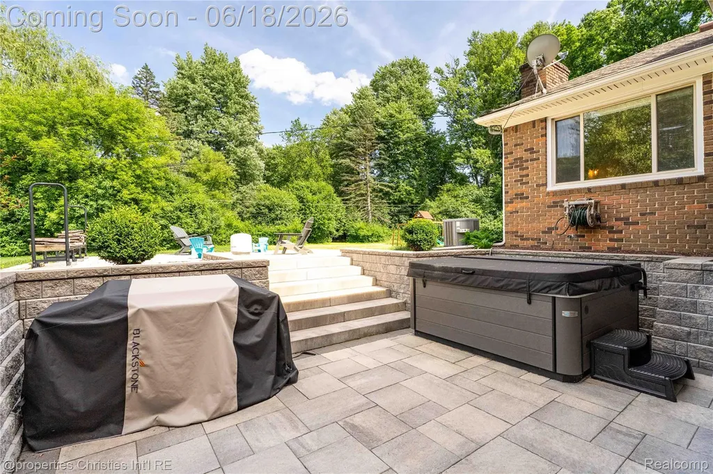 30130 Marimoor Street Beverly Hills Village MI 48025