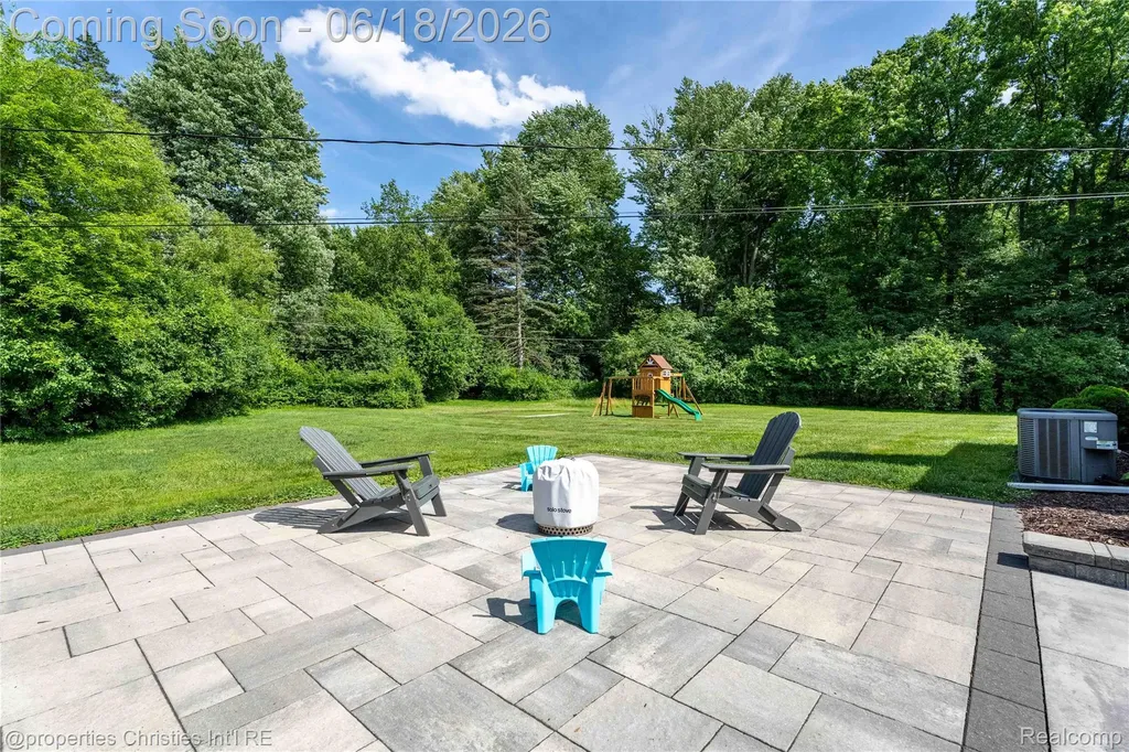 30130 Marimoor Street Beverly Hills Village MI 48025