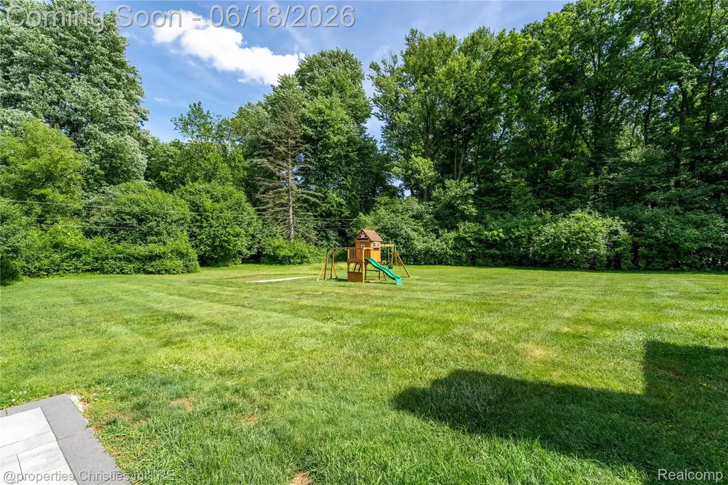 30130 Marimoor Street Beverly Hills Village MI 48025