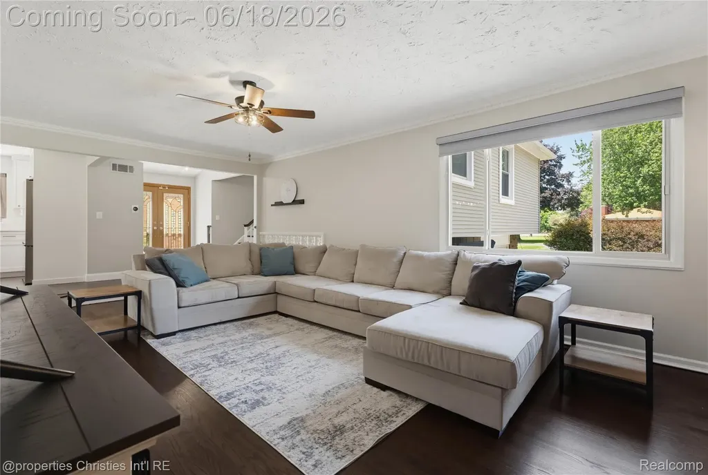 30130 Marimoor Street Beverly Hills Village MI 48025