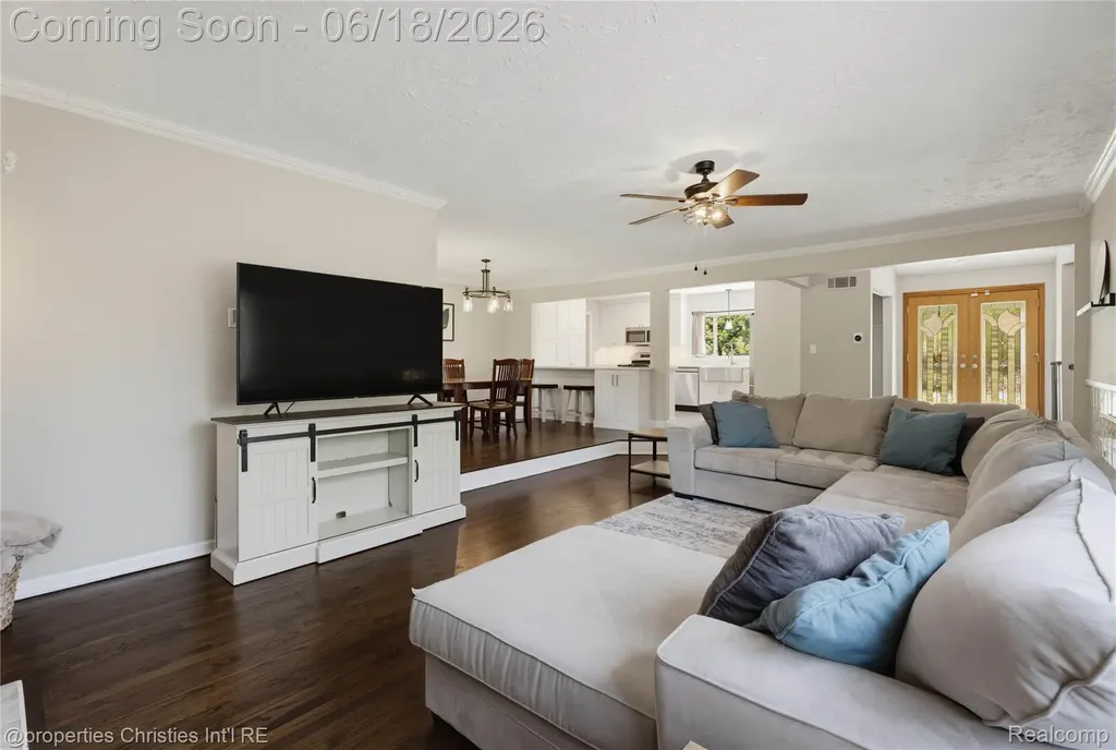30130 Marimoor Street Beverly Hills Village MI 48025