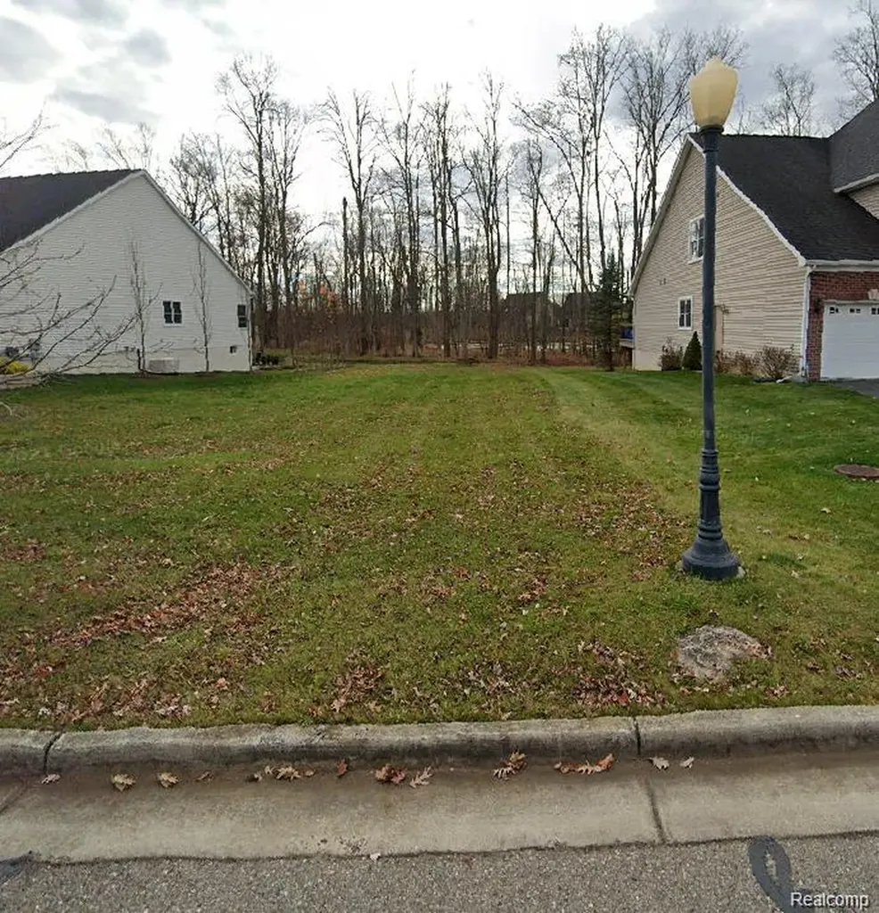 Unit 75 Edgewood Drive Grand Blanc Charter Township MI 48439