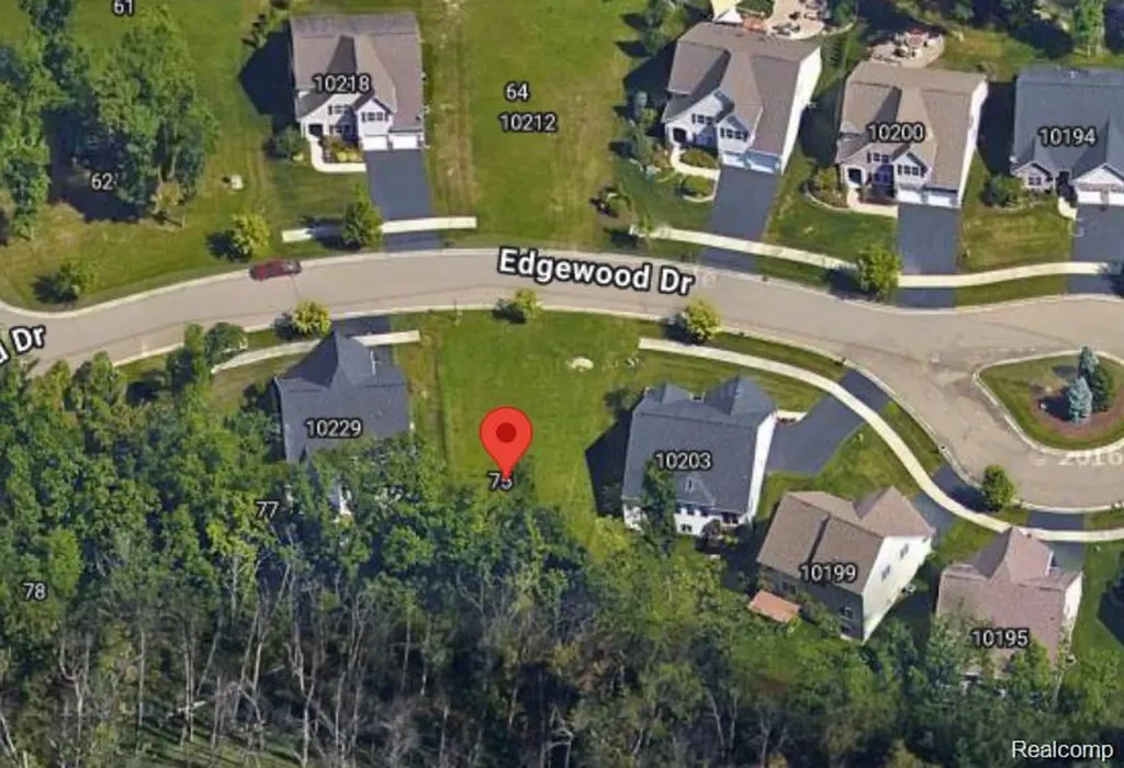 Unit 75 Edgewood Drive Grand Blanc Charter Township MI 48439