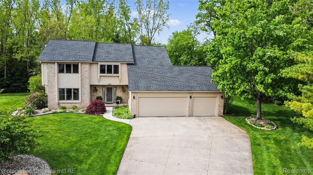 252 Granada Drive White Lake Charter Township MI 48386