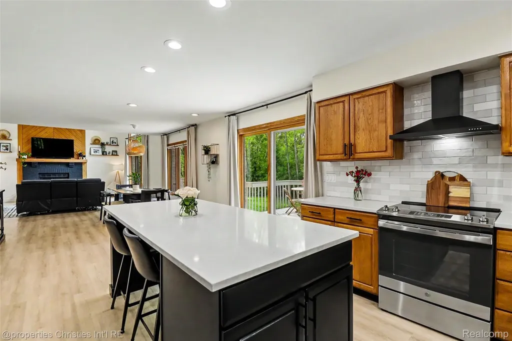 252 Granada Drive White Lake Charter Township MI 48386