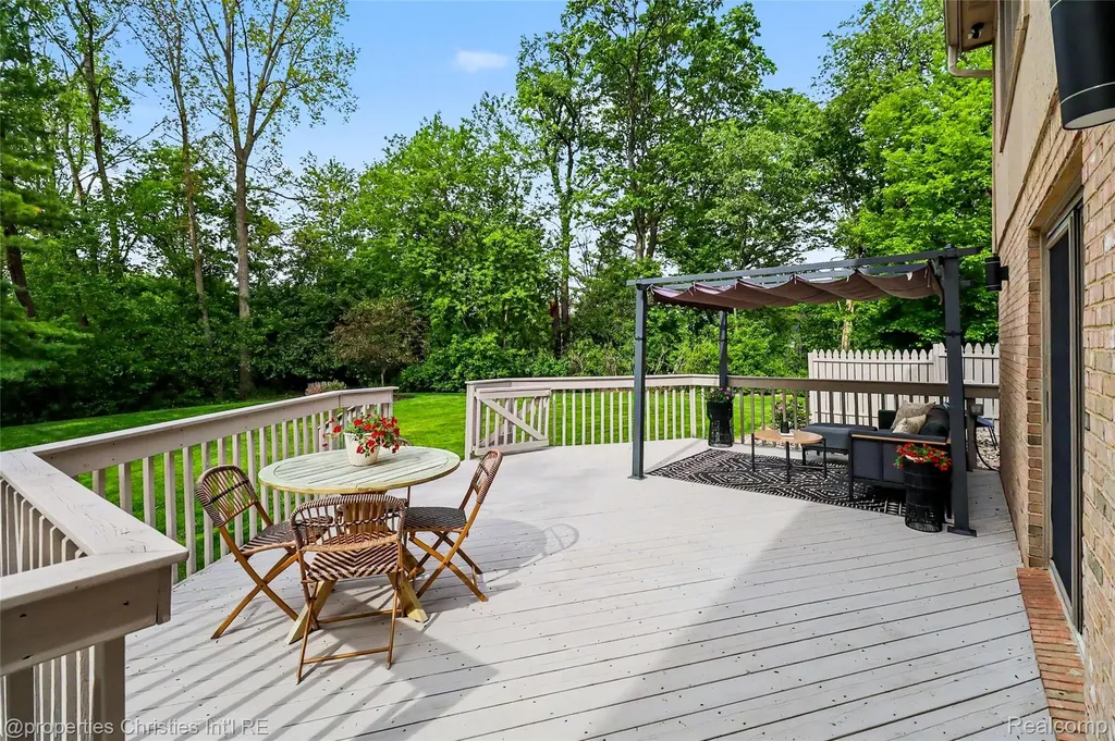 252 Granada Drive White Lake Charter Township MI 48386