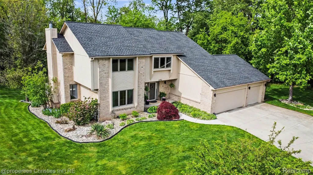 252 Granada Drive White Lake Charter Township MI 48386