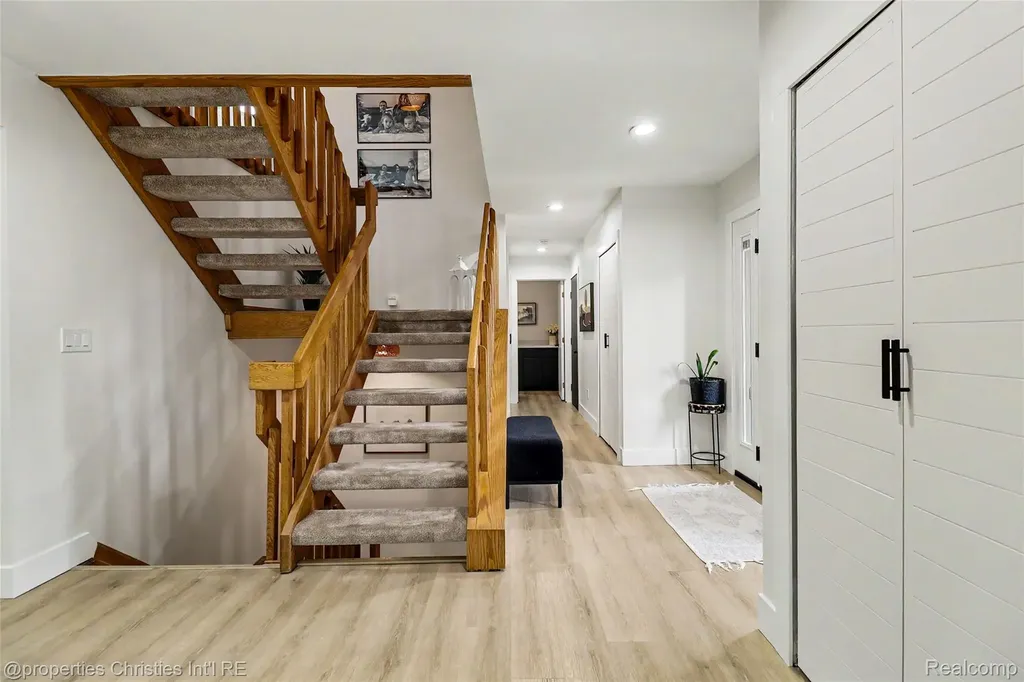 252 Granada Drive White Lake Charter Township MI 48386