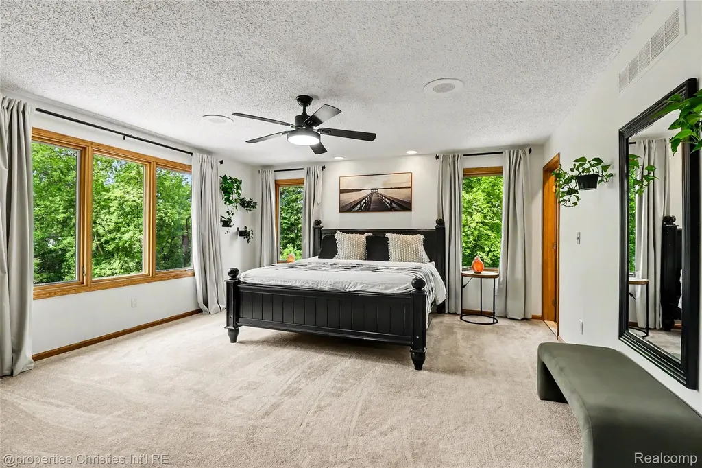 252 Granada Drive White Lake Charter Township MI 48386