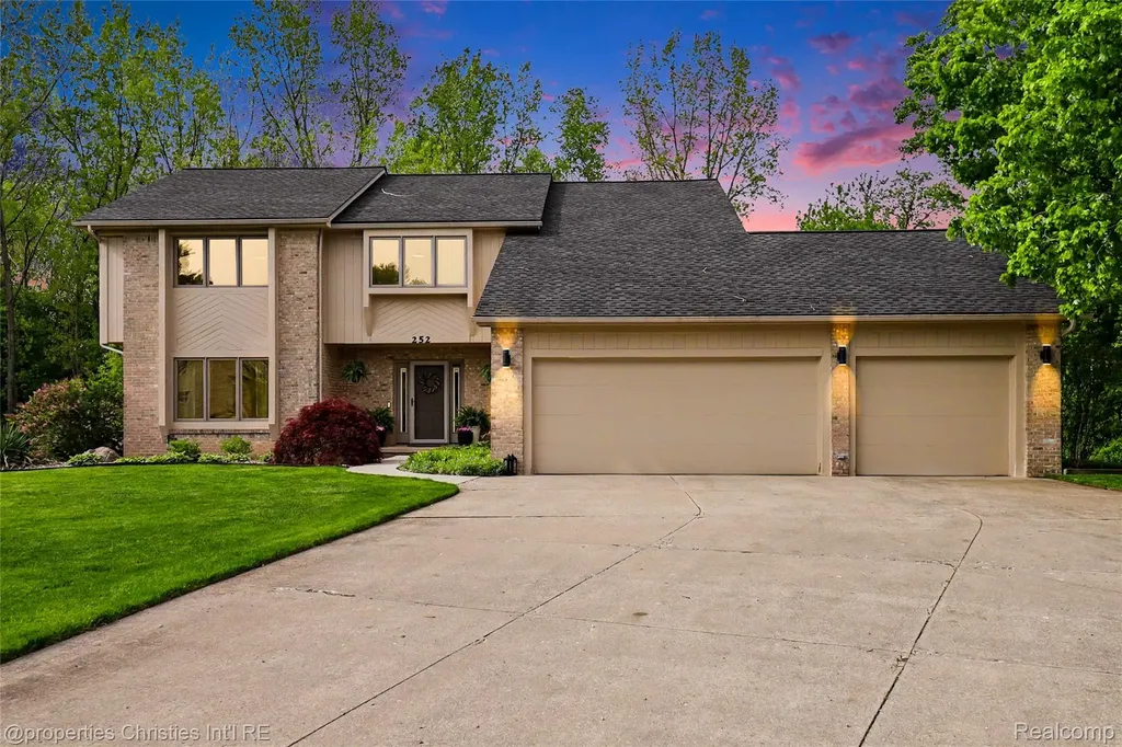 252 Granada Drive White Lake Charter Township MI 48386