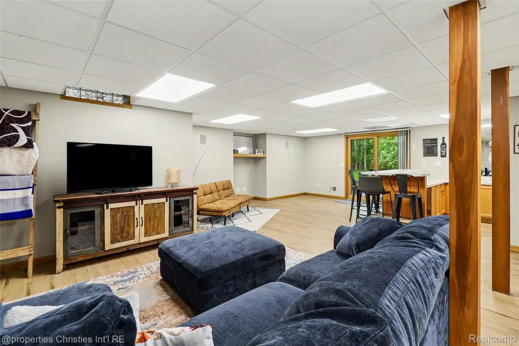 252 Granada Drive White Lake Charter Township MI 48386