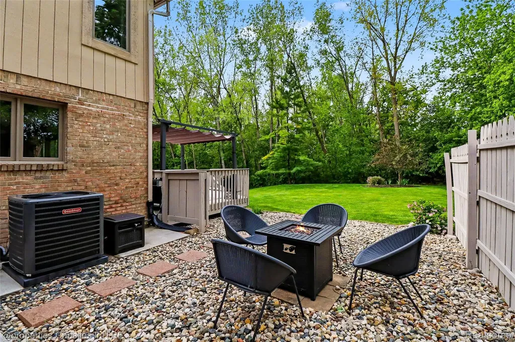 252 Granada Drive White Lake Charter Township MI 48386