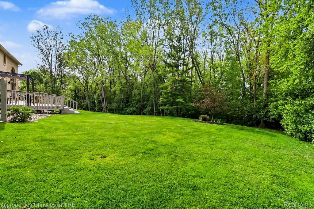 252 Granada Drive White Lake Charter Township MI 48386