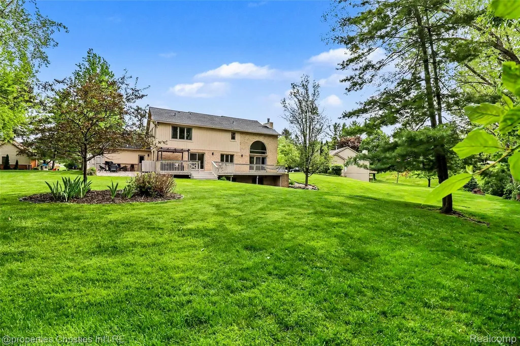 252 Granada Drive White Lake Charter Township MI 48386
