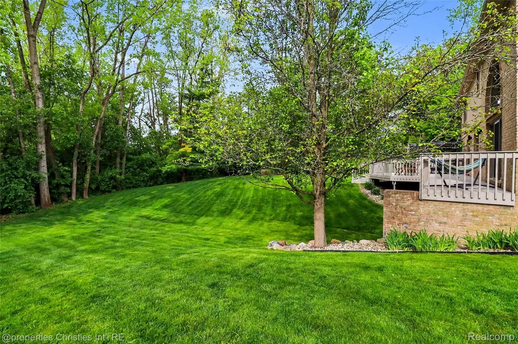 252 Granada Drive White Lake Charter Township MI 48386