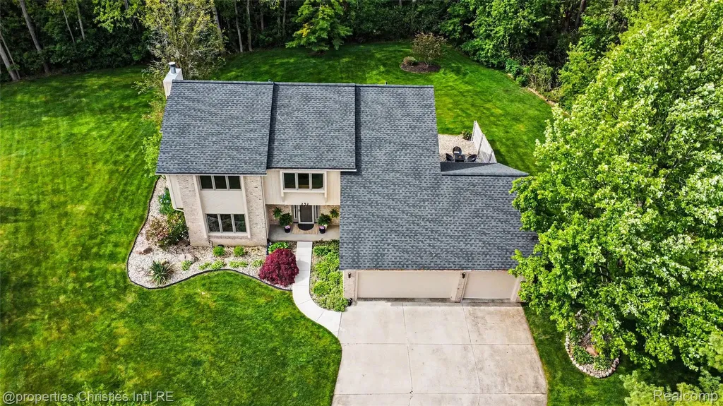 252 Granada Drive White Lake Charter Township MI 48386