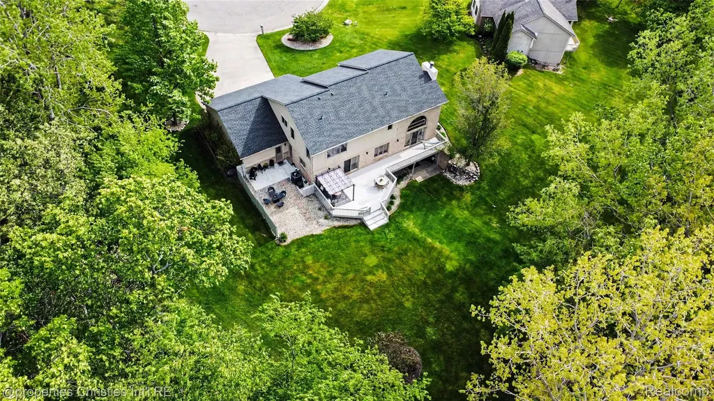 252 Granada Drive White Lake Charter Township MI 48386
