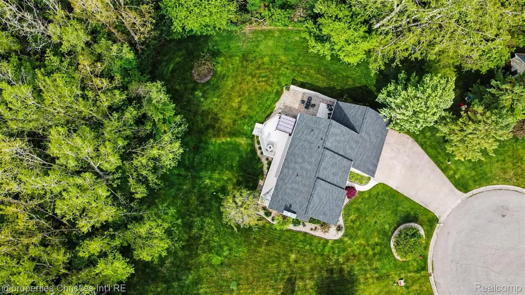 252 Granada Drive White Lake Charter Township MI 48386