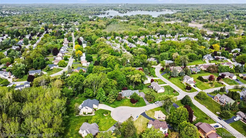 252 Granada Drive White Lake Charter Township MI 48386