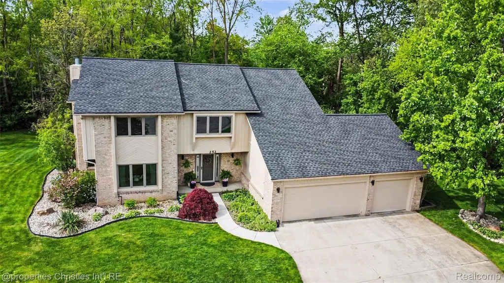 252 Granada Drive White Lake Charter Township MI 48386
