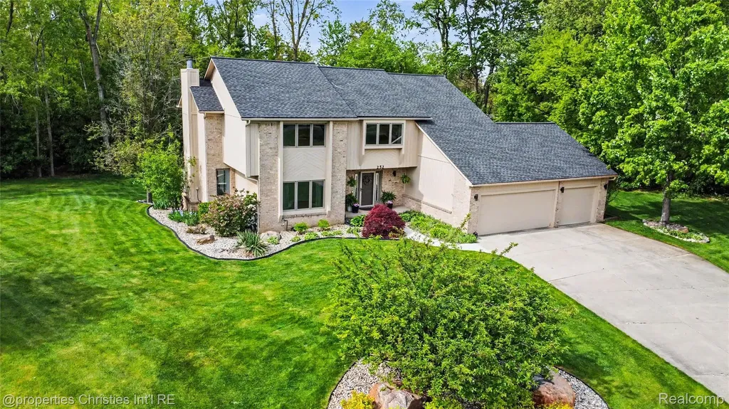 252 Granada Drive White Lake Charter Township MI 48386