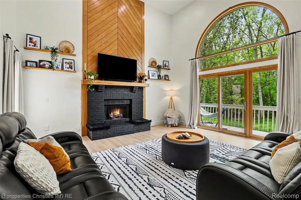 252 Granada Drive White Lake Charter Township MI 48386