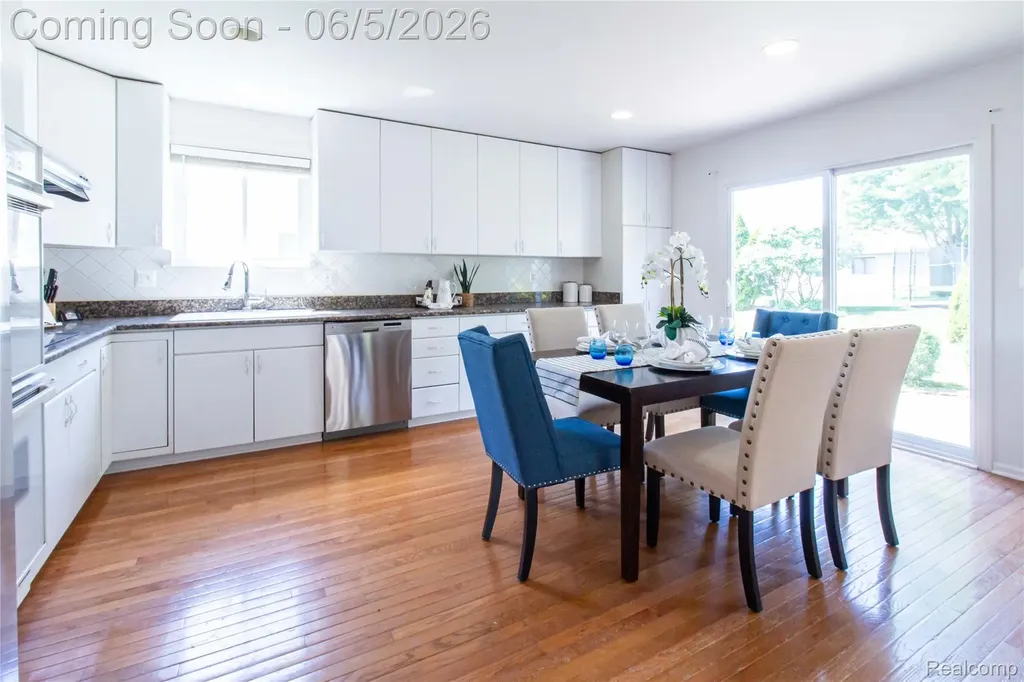 141 Woodslee Drive Troy City MI 48083