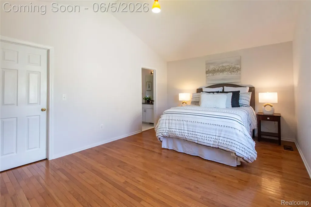 141 Woodslee Drive Troy City MI 48083