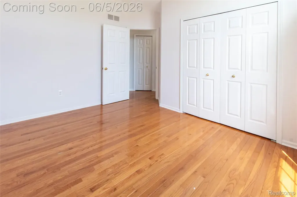 141 Woodslee Drive Troy City MI 48083