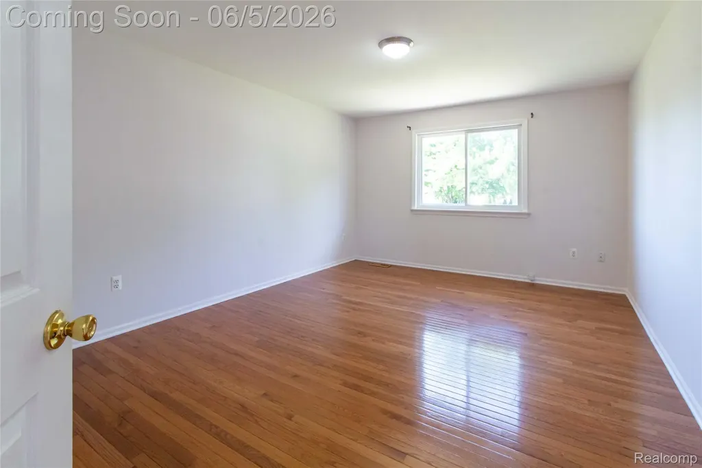 141 Woodslee Drive Troy City MI 48083