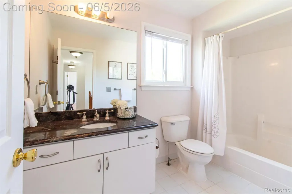 141 Woodslee Drive Troy City MI 48083