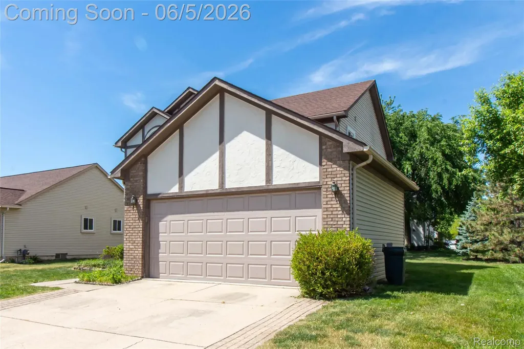 141 Woodslee Drive Troy City MI 48083