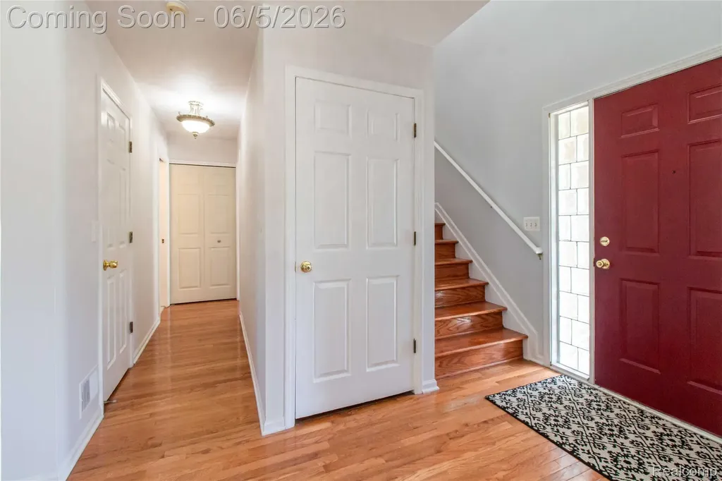 141 Woodslee Drive Troy City MI 48083