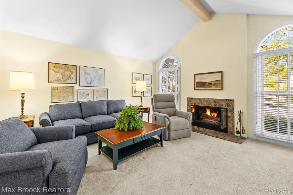 2456 Inglehill Point Bloomfield Charter Township MI 48304